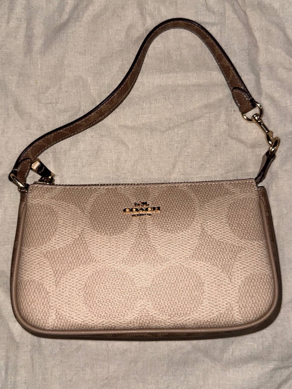 Coach Nolita 19